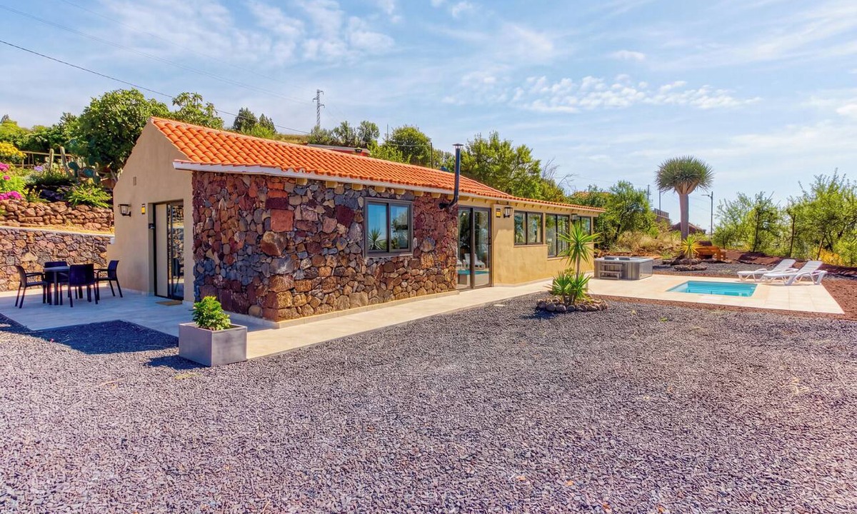 El Roque House | Casa Nazaret | Canarian house with pool and jacuzzi in Puntagorda, La Palma