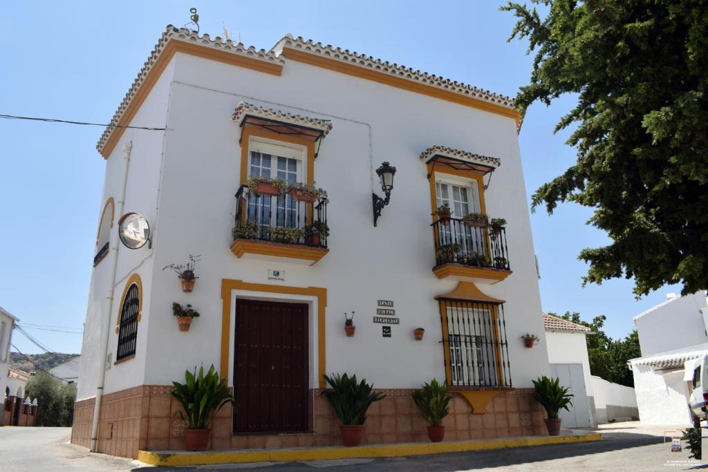 Cuevas del Becerro House | Casa Rural El Puente
