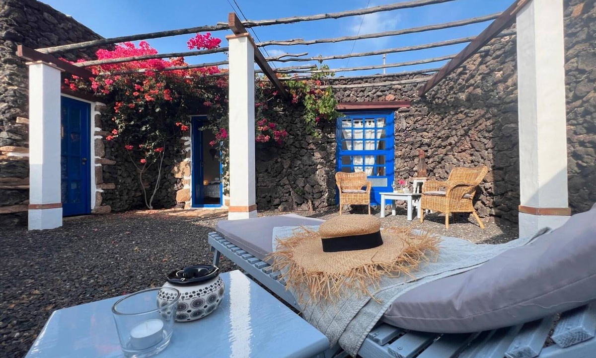 Uga House | Casa Yasmina with Mountain View, Private Garden, and Wi-Fi