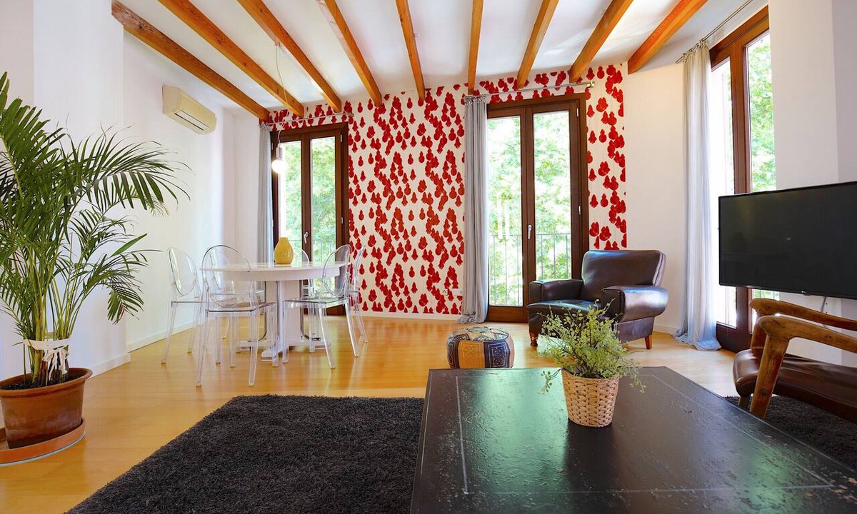 La Llotja-Born Apartment | Central Apartment with AC, Wifi, Shared Terrace, Balcony and Bright