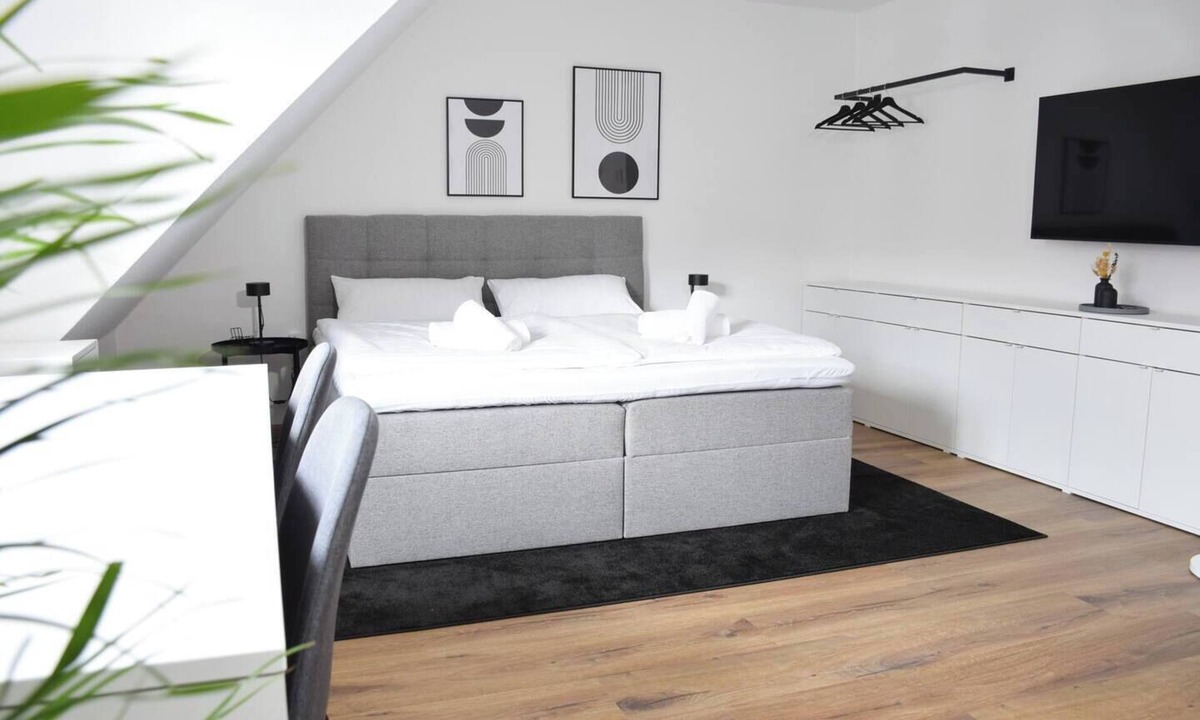 Kempten Apartment | Central Kempten | 2 guests Bright & Modern