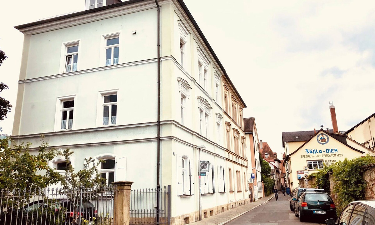 Bamberg Apartment | Centrally located large apartment (1st floor) - free parking space included