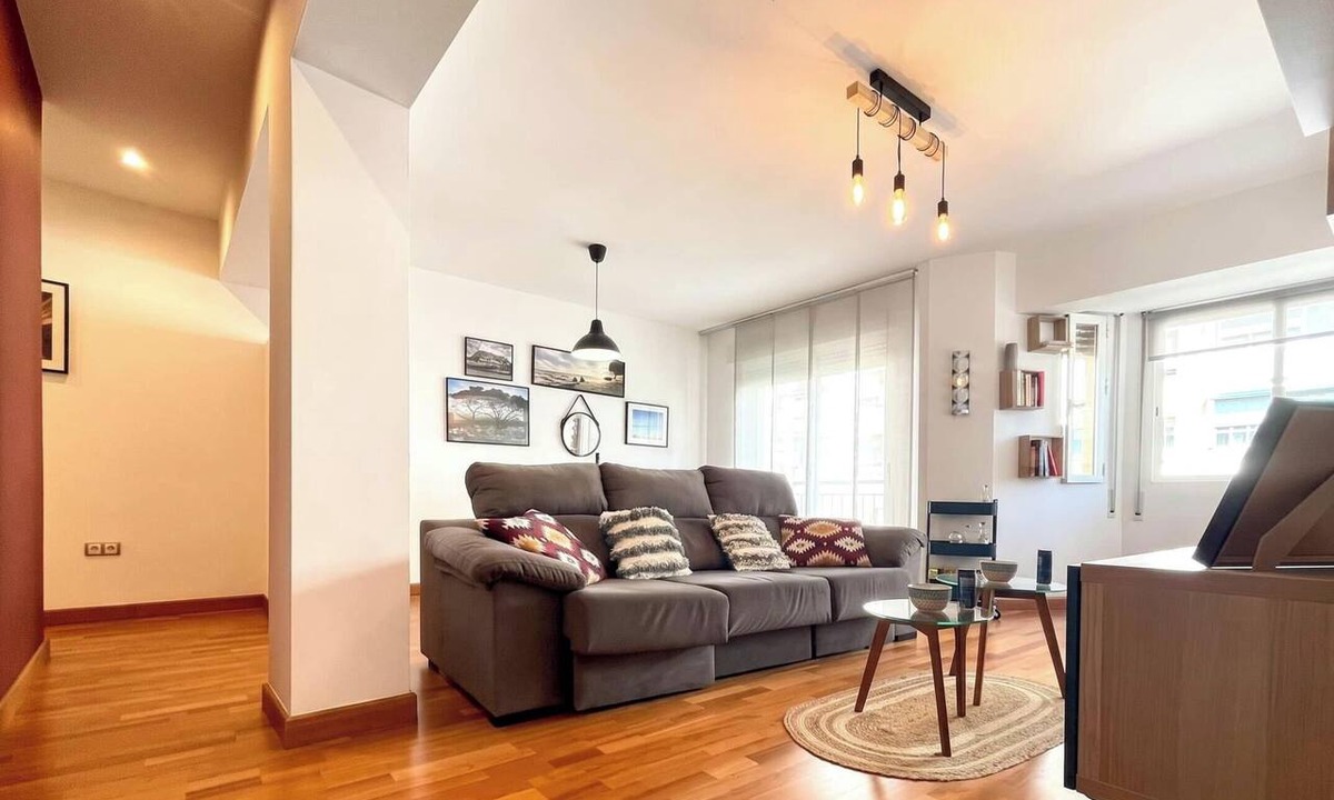 Ciudad Jardin Apartment | Centrally located urban apartment with terrace
