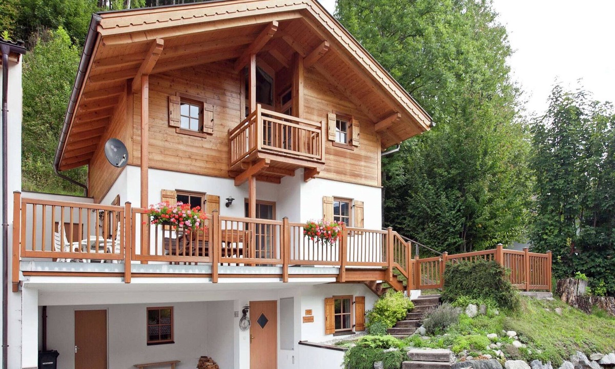 Wald im Pinzgau Ski Chalet | Chalet for 10 people with access to the swimming pool.