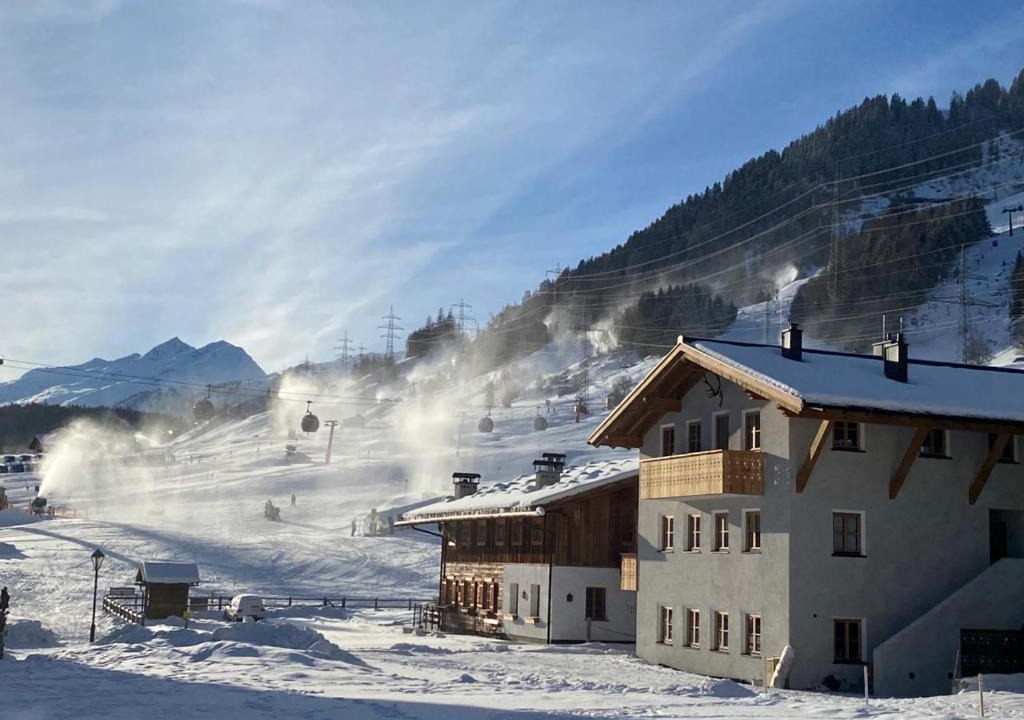 Sankt Anton am Arlberg Apartment | Chalet Marmotta NEVE - Luxus Chalet Ski-In Ski-Out