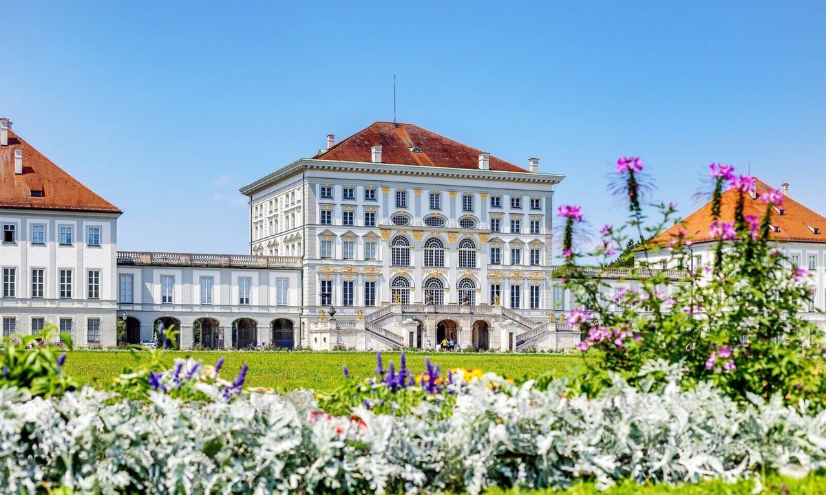 Nymphenburg House | Charming 4-bedroom house with AC and WiFi in fabulous München