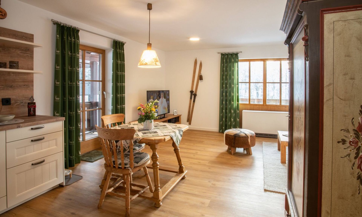 Nesselwang Apartment | Charming alpine flair with Königscard!
