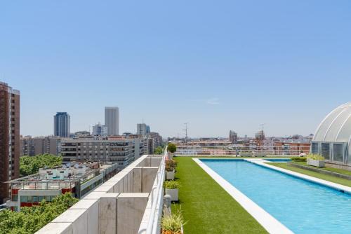 Castillejos Apartment | Charming Eurobuilding Skyline Madrid
