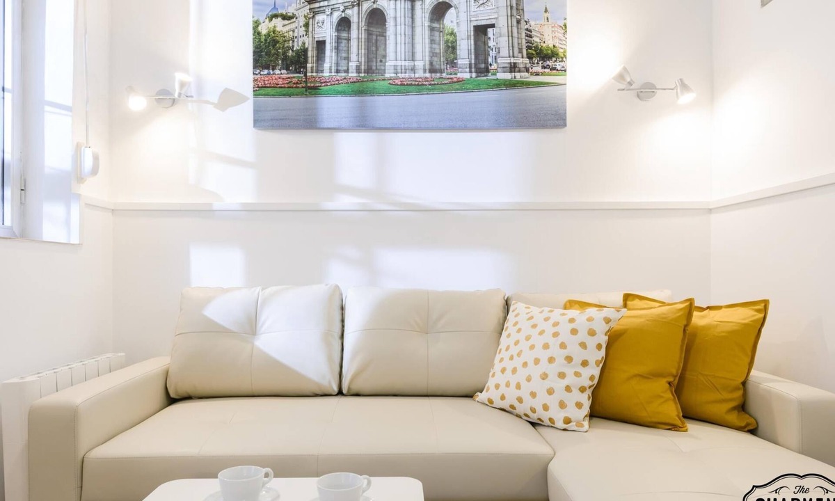 Las Acacias Apartment | Charming Puerta de Toledo II - Studio Apartment for 4 PAX, Free Parking
