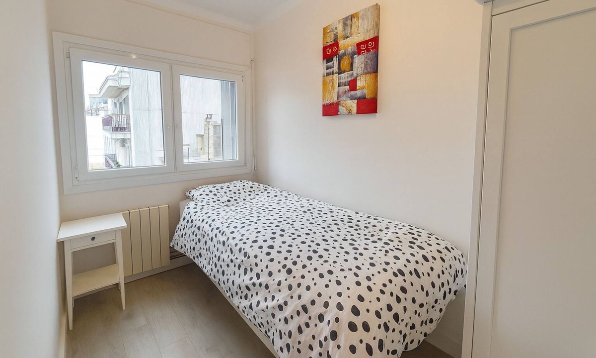 Sant Adria de Besos Apartment | Charming three bedroom apartment, a few steps from the sea!