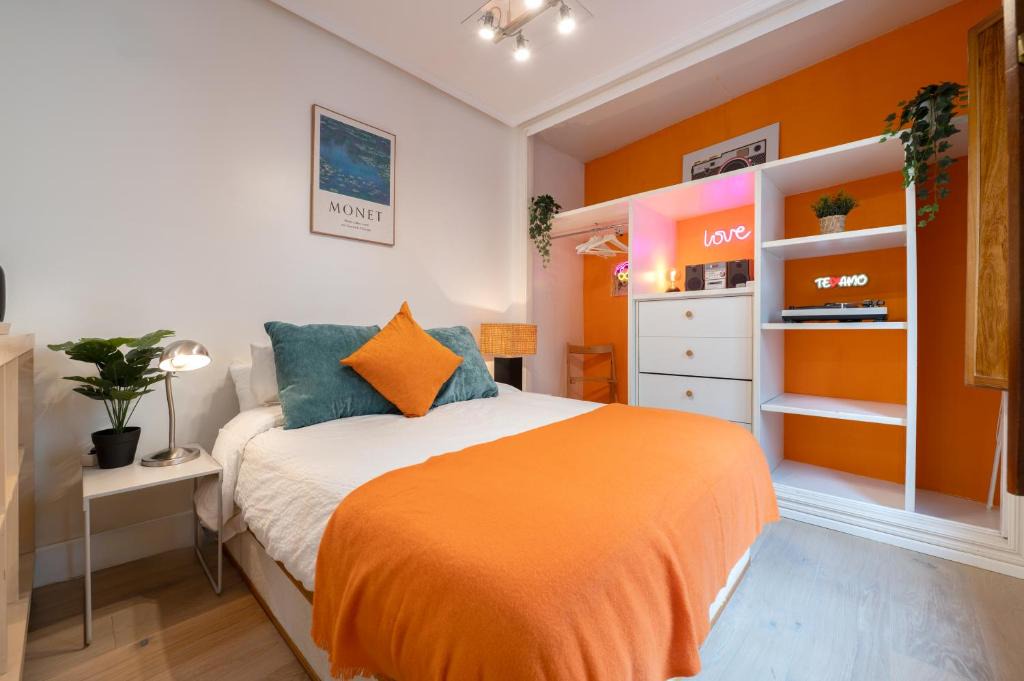 Golden Triangle of Art Apartment | Chic Madrid Studio - Art and Soul in the Prado