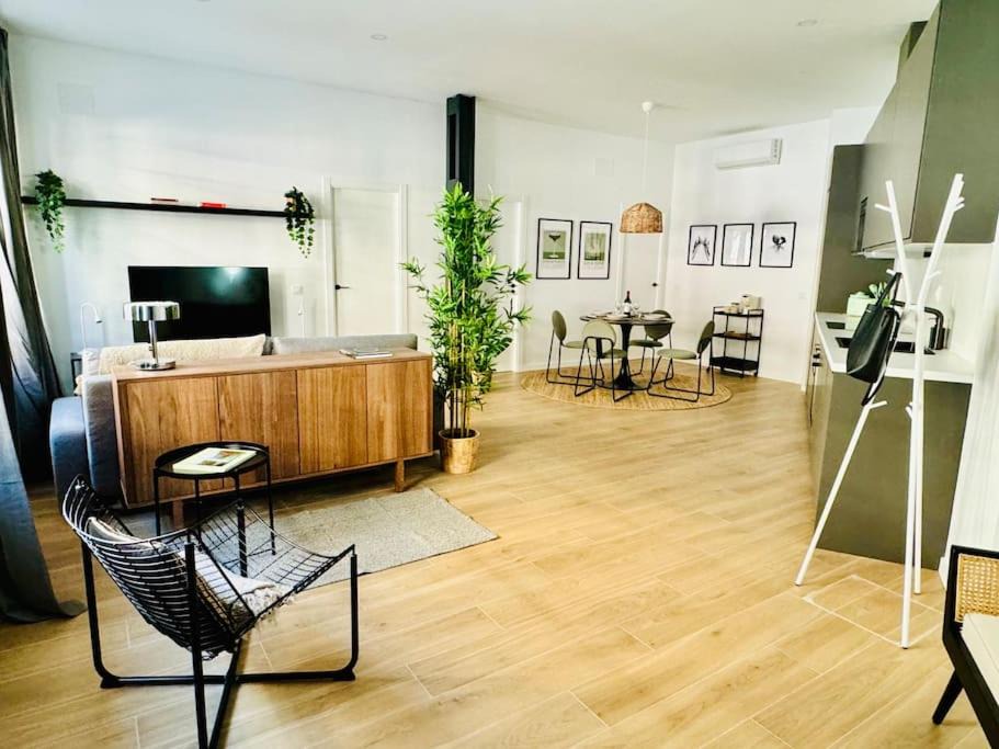 Ciudad Lineal Apartment | Chic & Stylish Madrid Hideout
