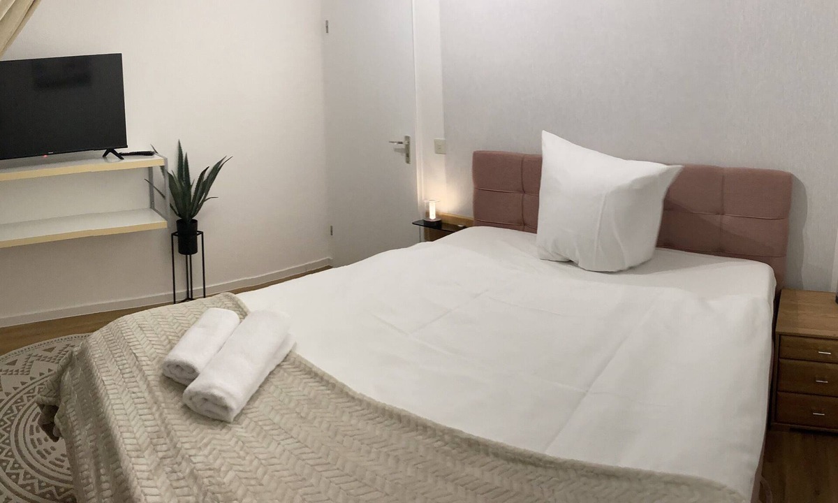 Osnabrueck Apartment | Chice & Charmante Frisch Renovierte Dachgeschosswohnung in der Dodesheide