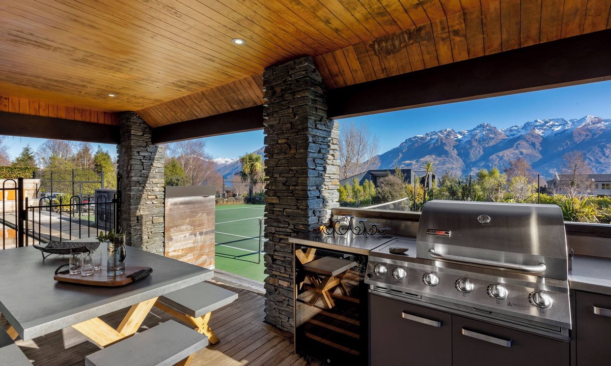 Kawarau Falls House | Club Moana at Oraka (pool, tennis court)