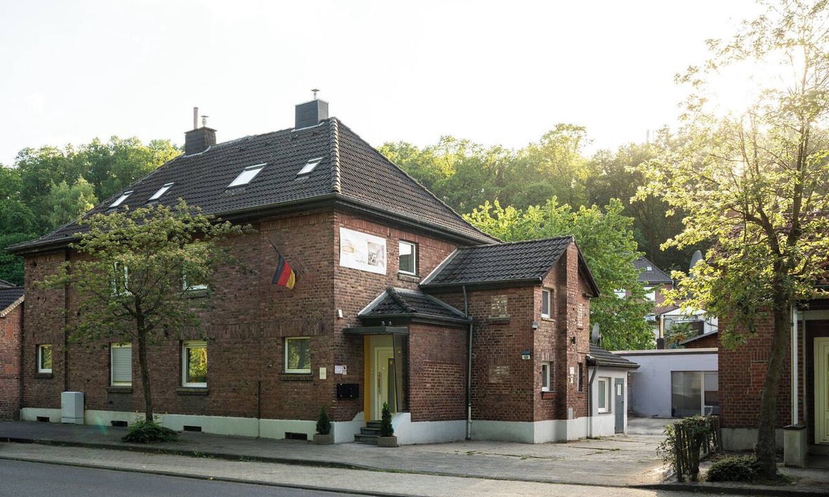 Uebach-Palenberg House | Coal Street by Loftigo - Large house with a garden oasis