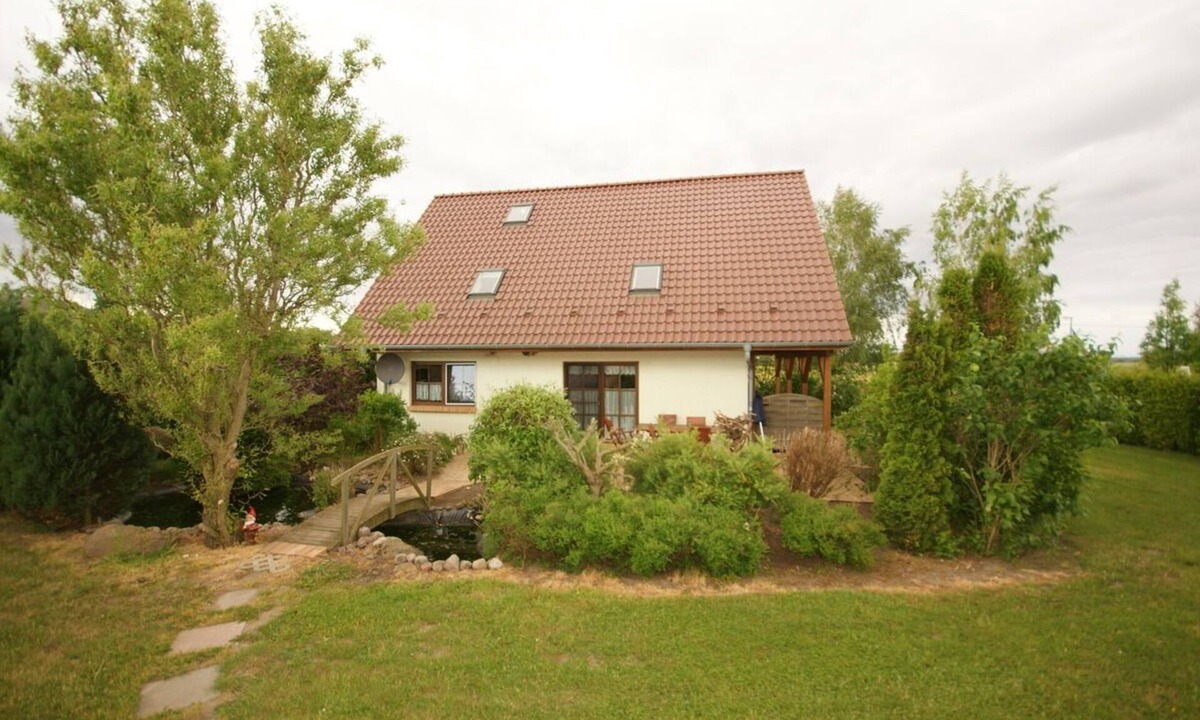 Warthe Apartment | Comfortable apartment with balcony, lake view & family-friendly furnishings