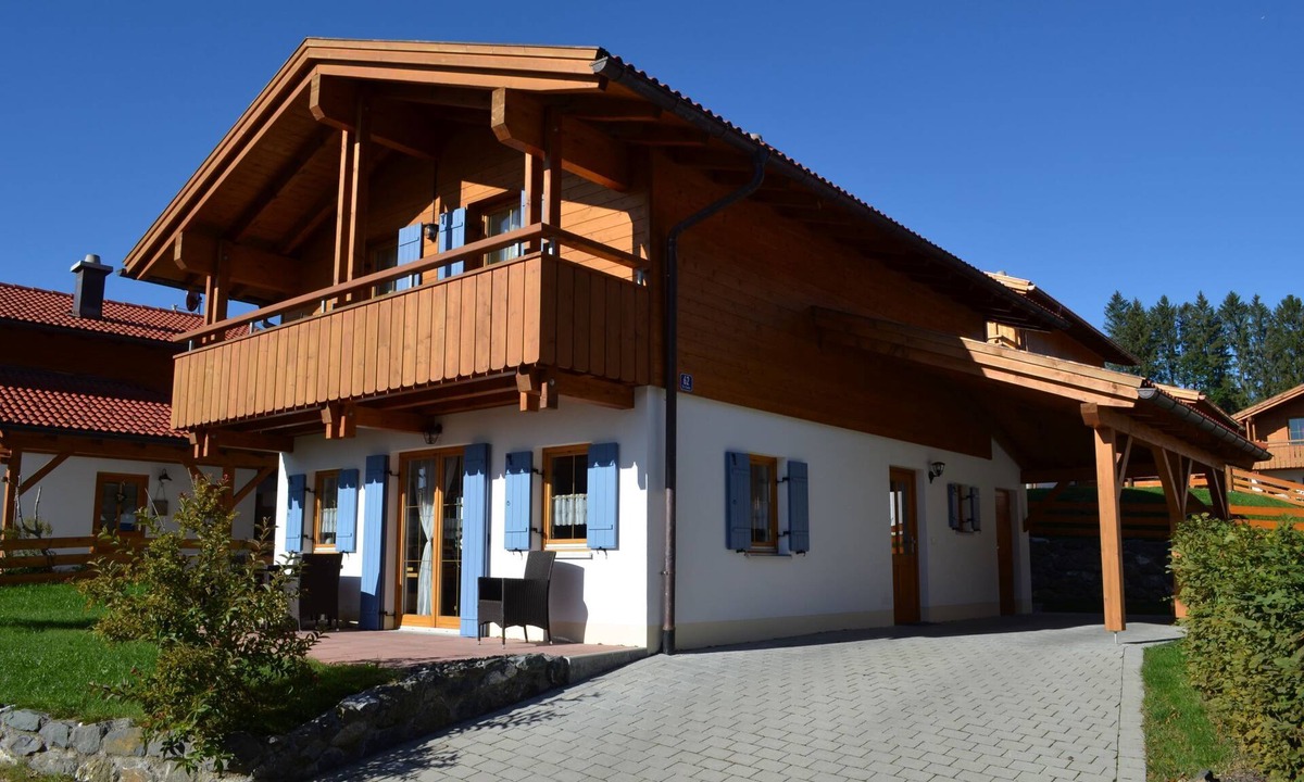 Lechbruck House | Comfortable vacation home with fireplace, balcony and garden near Lechbruck am See