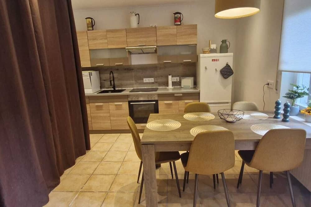 Wertheim Condo | Condo-Apartment-Ensuite with Shower-Street View