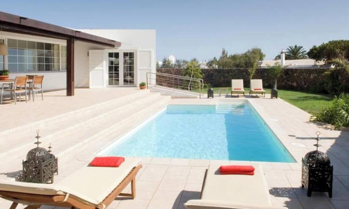Los Mojones Villa | Contemporary Puerto del Carmen Villa | 3 Bedrooms | Casa Janubio Dos | AC