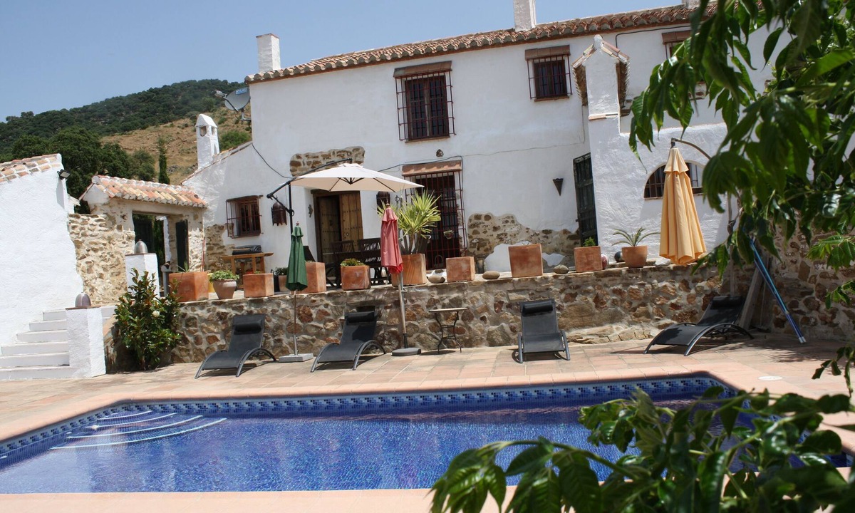 Antequera House | Cortijo la Solana, alpaca farm with pool, in stunning rural location.