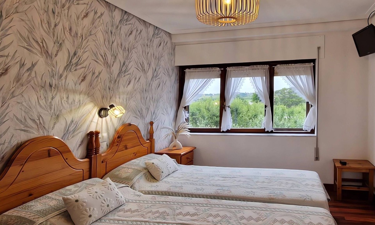 Hinojedo Bed & Breakfast | Cosma House Bed and Breakfast Room 5