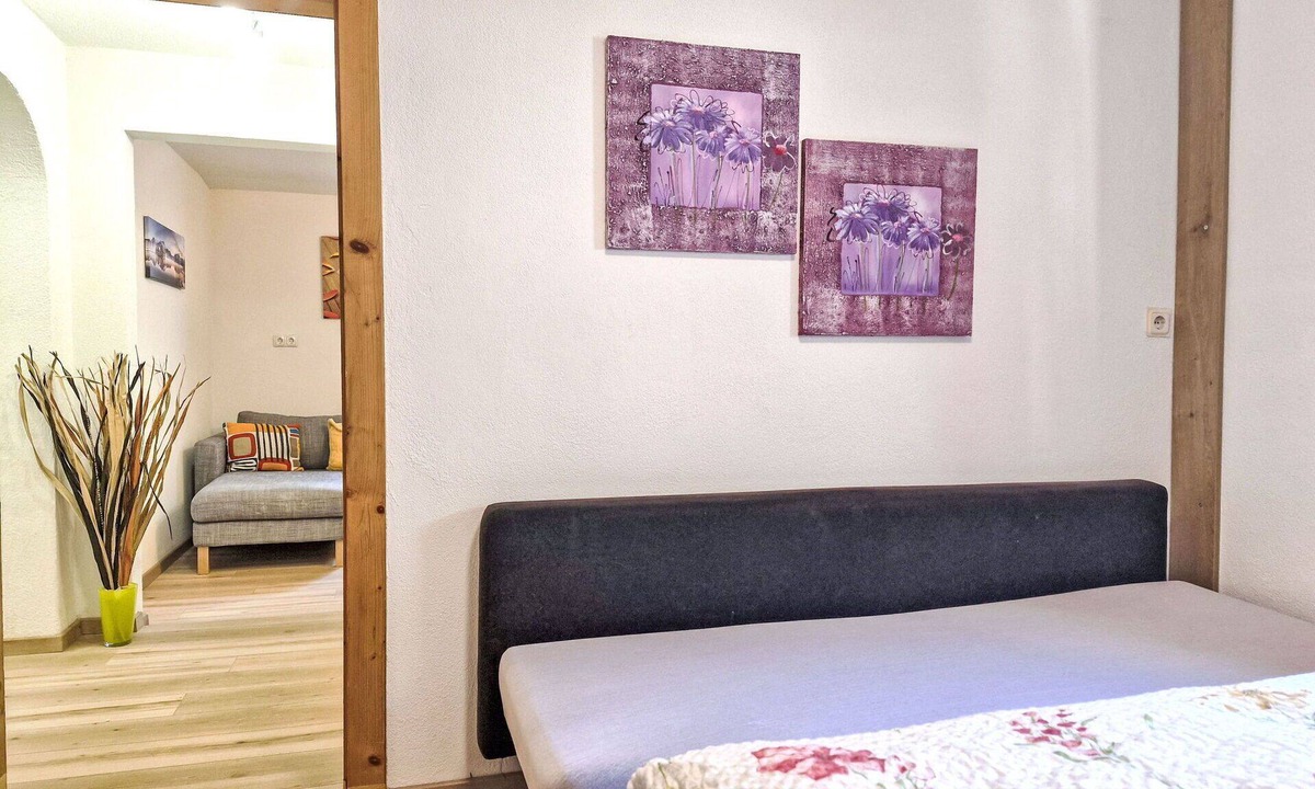 Huben Apartment | Cosy apartment for 4 people with WIFI, TV, patio and pets allowed