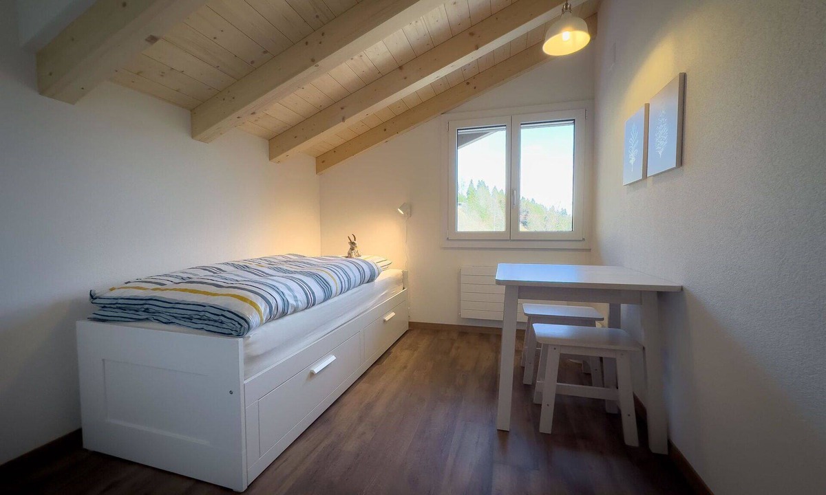 Adelboden Apartment | Cosy apartment for 6 people with WIFI, TV and balcony