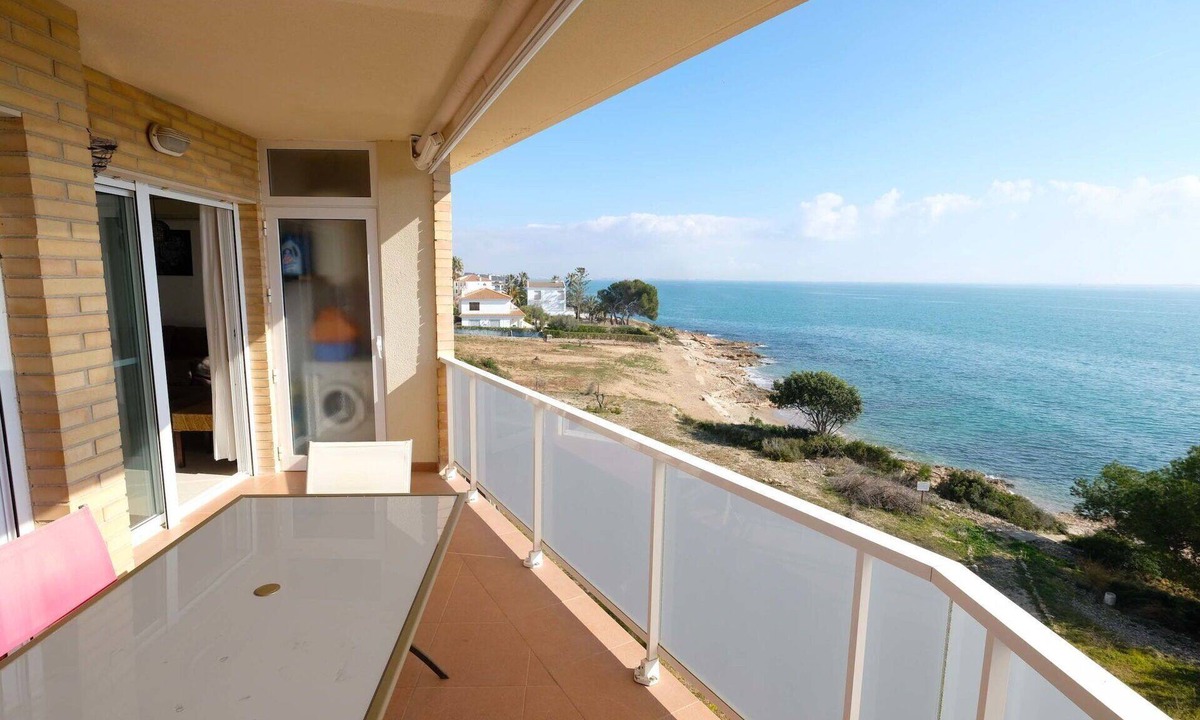 Alcanar Apartment | Cosy apartment for 6 guests with A/C, pool and balcony