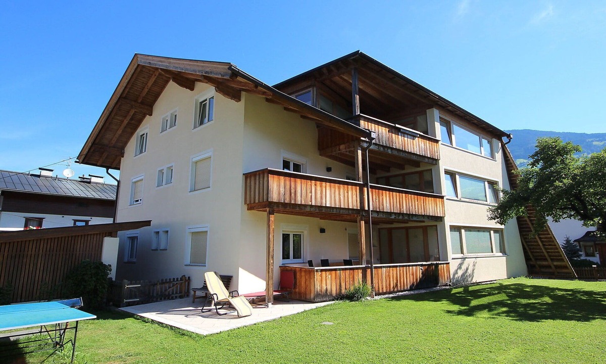 Kaltenbach Apartment | Cosy apartment for 8 people with WIFI, TV and patio