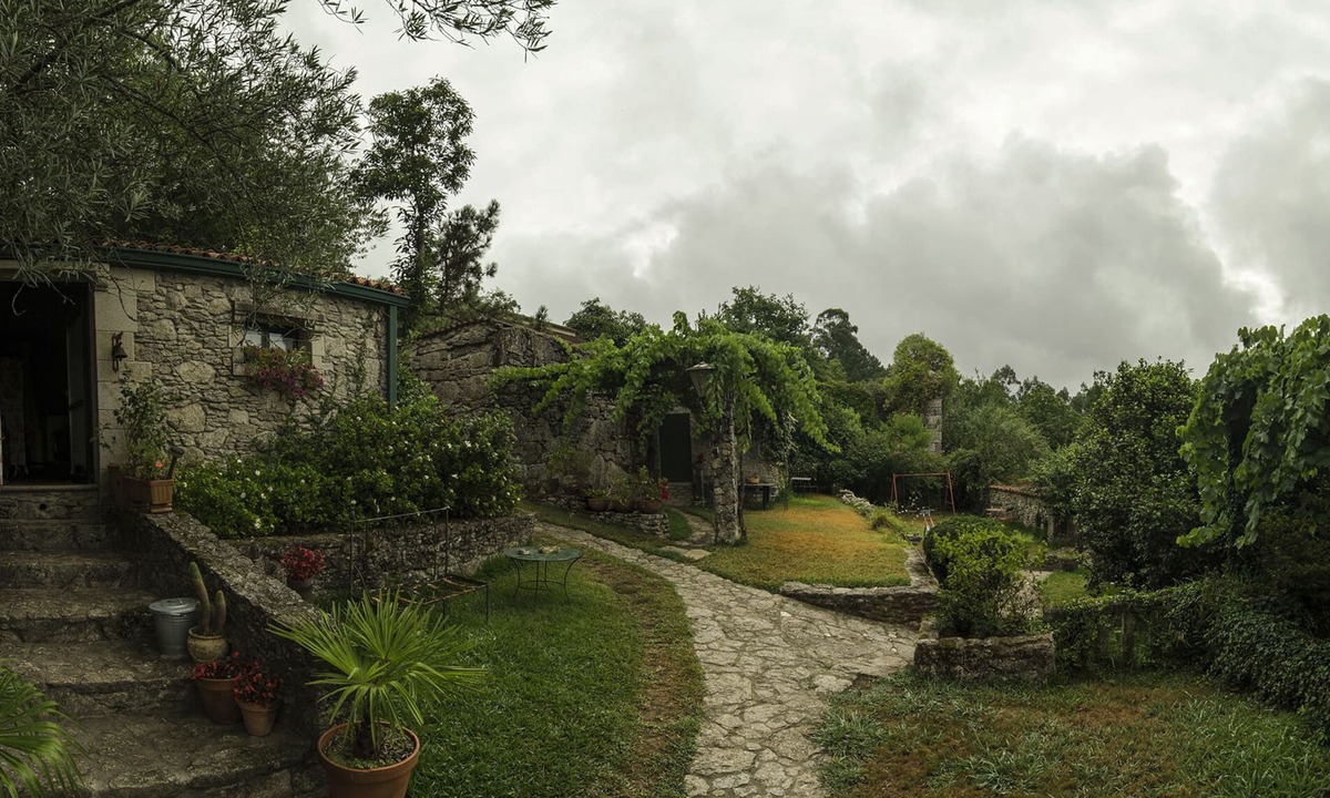 Ponteareas House | Cottage with garden