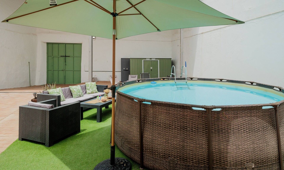 Arahal House | Country House 'Casa En El Centro De Arahal' with Private Terrace, Wi-Fi and Air Conditioning