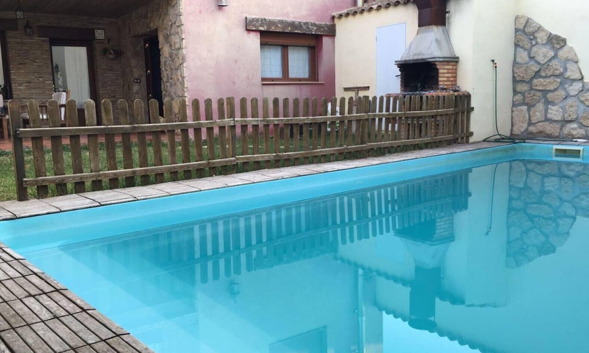 Polenino House | Country House 'Casa Las Almenadas' with Private Pool, Wi-Fi and Air Conditioning
