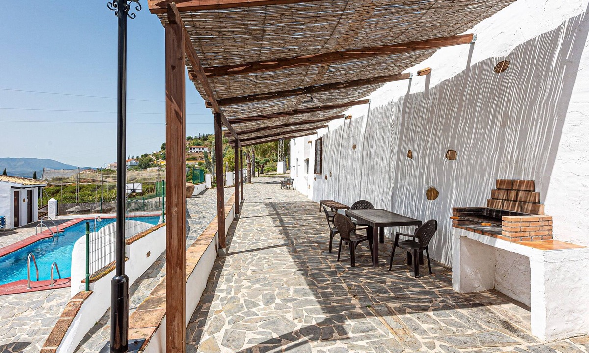 Valle del Guadalhorce House | Country House 'La Yegueriza' with Lake View, Shared Pool and Private Terrace