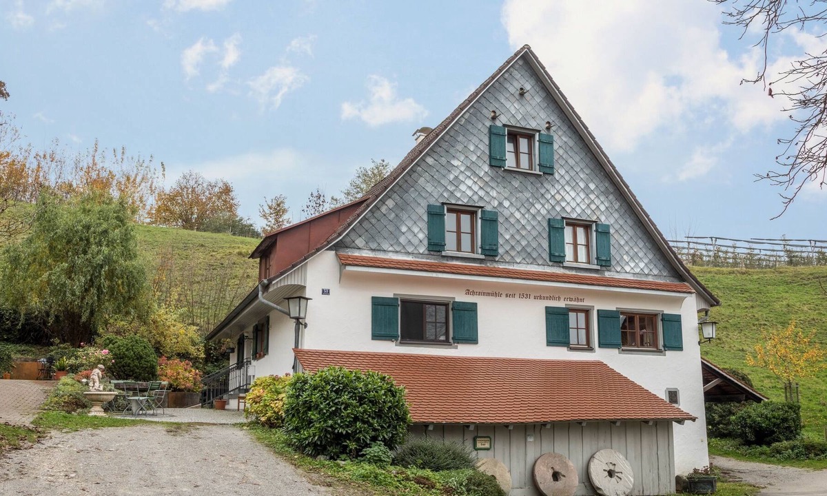 Lindau Apartment | Cozy Apartment "Achraintal 2" for Fur Lovers With WiFi; Parking lots available