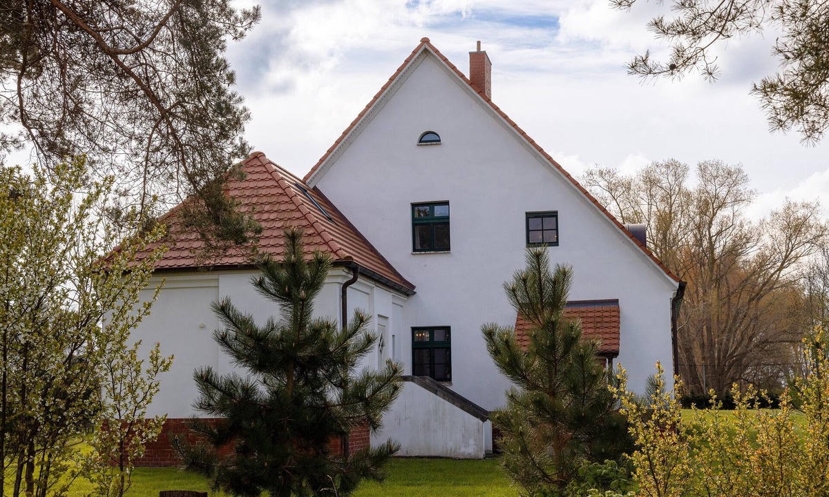 Ummanz Apartment | Cozy country house Wusse FeWo Hiddensee with terrace and fireplace