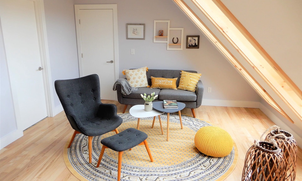 Lyndeborough Apartment | Cozy European Loft - Nature, Skiing, Hiking & Dogs Welcome