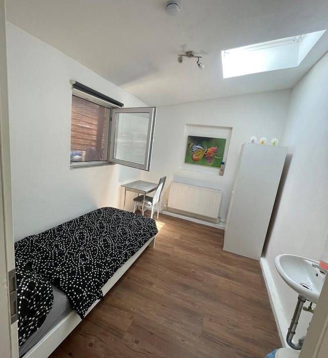 Aubing - Lochhausen - Langwied Resort | 150 m² Private room ∙ 1 bedroom ∙ 1 guest