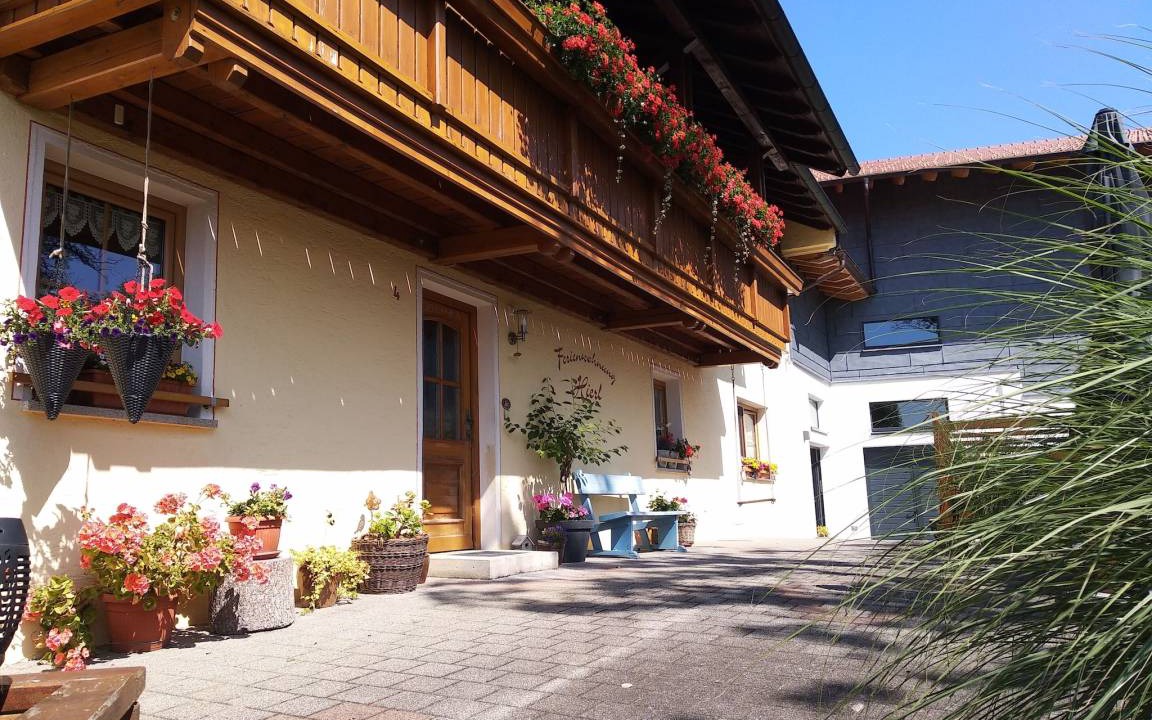 Neukirchen Beim Heiligen Blut Apartment | 95 m² Apartment ∙ 3 bedrooms ∙ 4 guests