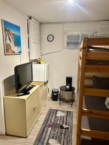 Creglingen House | Deine Pension, Double Room P1, 1-2 beds, 10qm, Check-in 4PM - 5AM