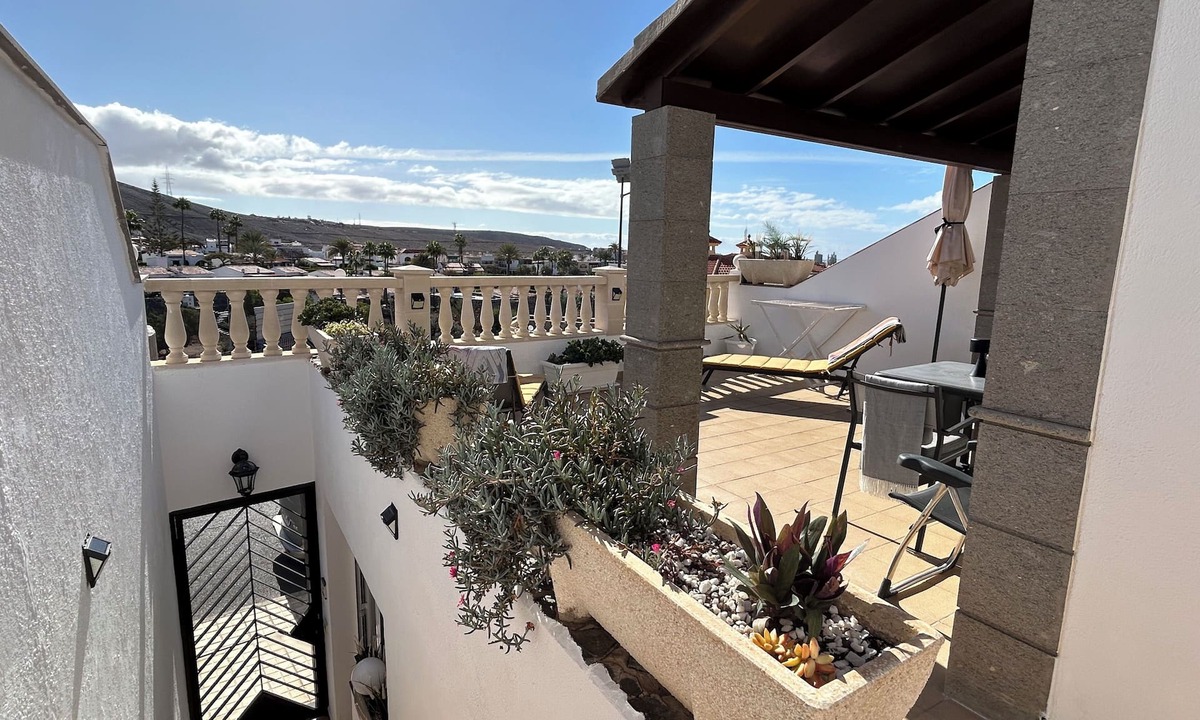 Arguineguin Apartment | Deluxe Vacation Home mountain Town & Sea views, Privat Terrace + 5G WiFi/SatT.V