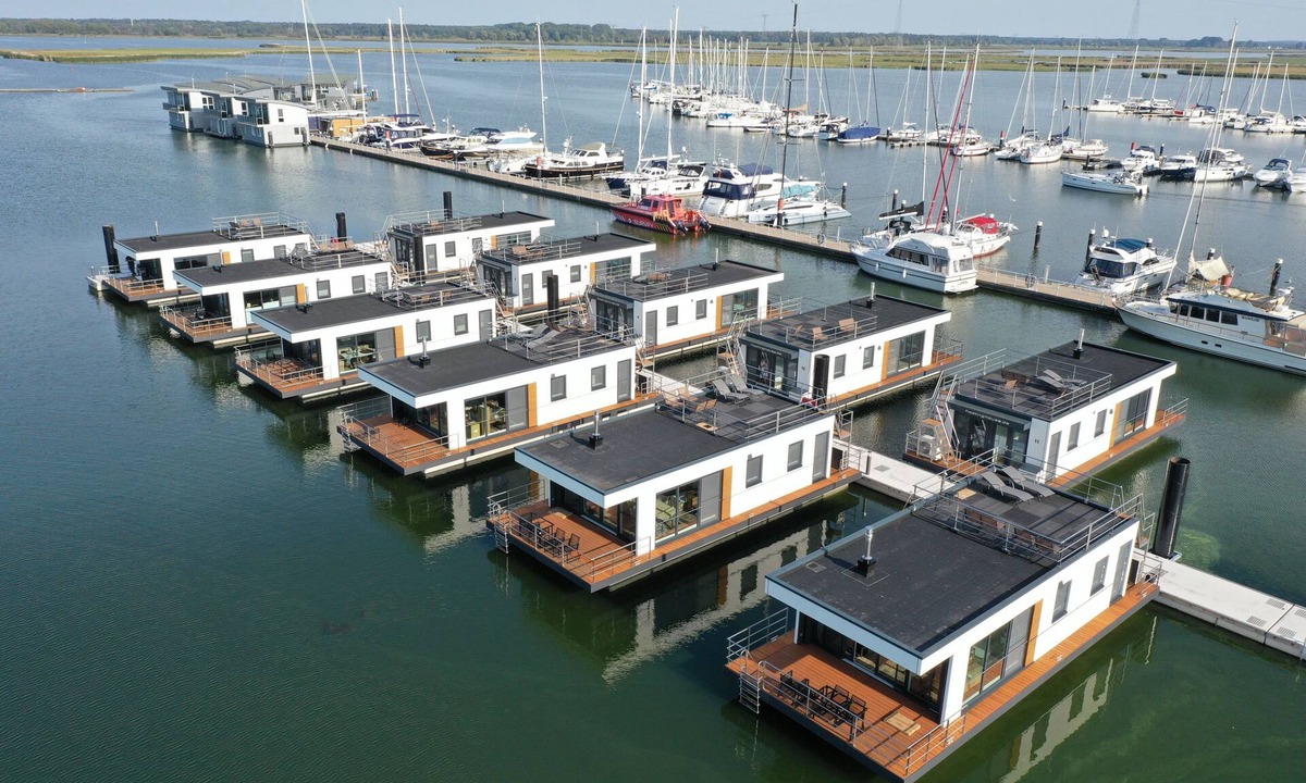 Kroeslin Boat Rental | Desi7 - Houseboats Marina Kröslin