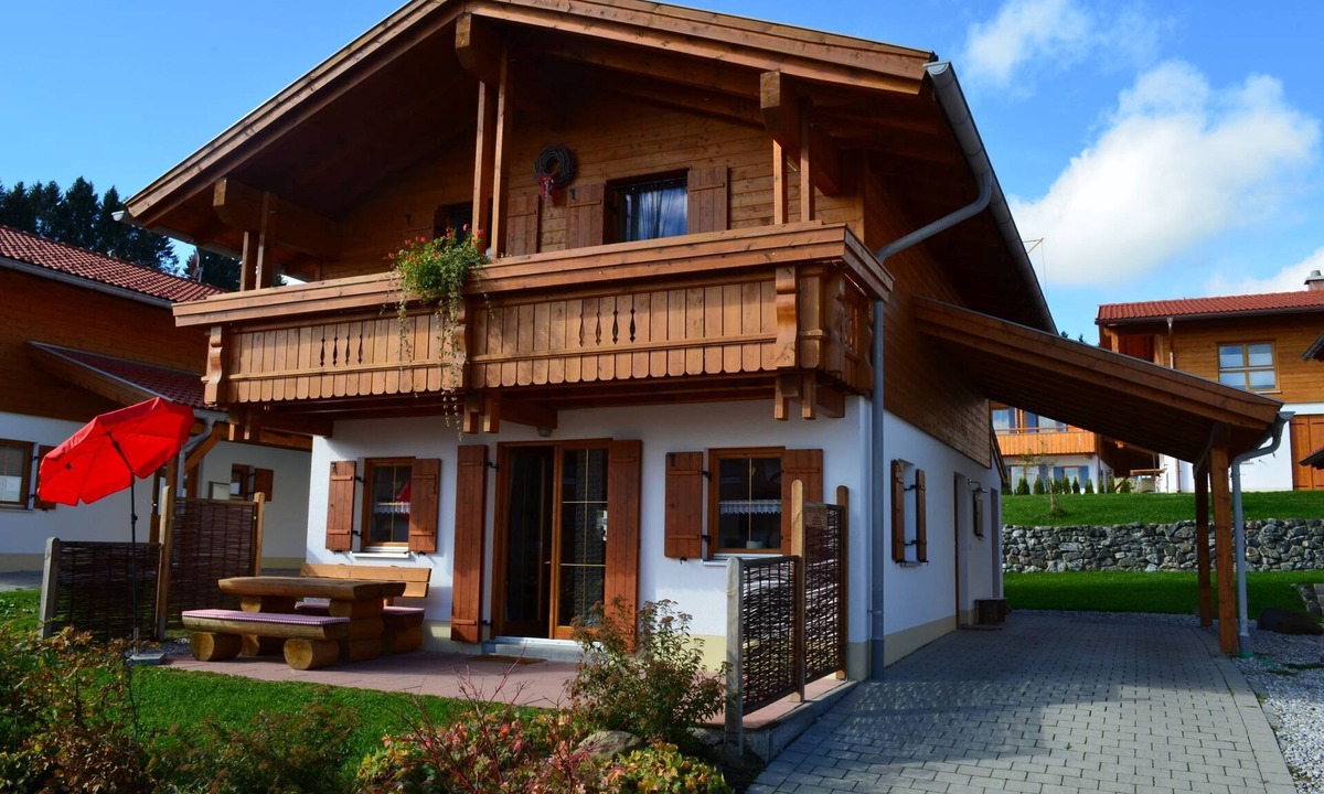 Lechbruck House | Detached vacation home with fireplace, balcony and garden in the Via Claudia vacation village