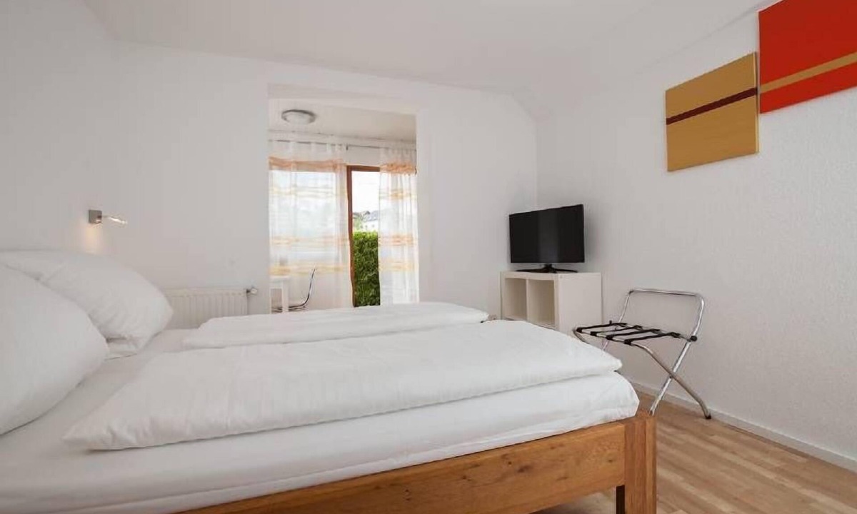 Uhldingen-Muehlhofen Apartment | Doppelzimmer mit Dusche und WC