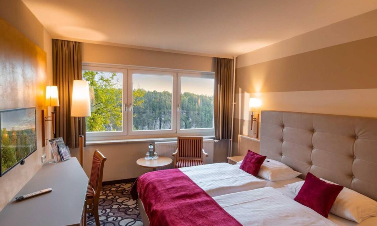 Bastei House | Double room, bath, toilet, rock view - Berghotel Bastei