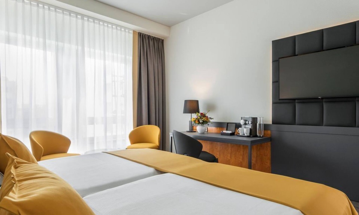 Pirnaische Vorstadt House | Double room Deluxe, walk-in shower - Dorint Hotel Dresden