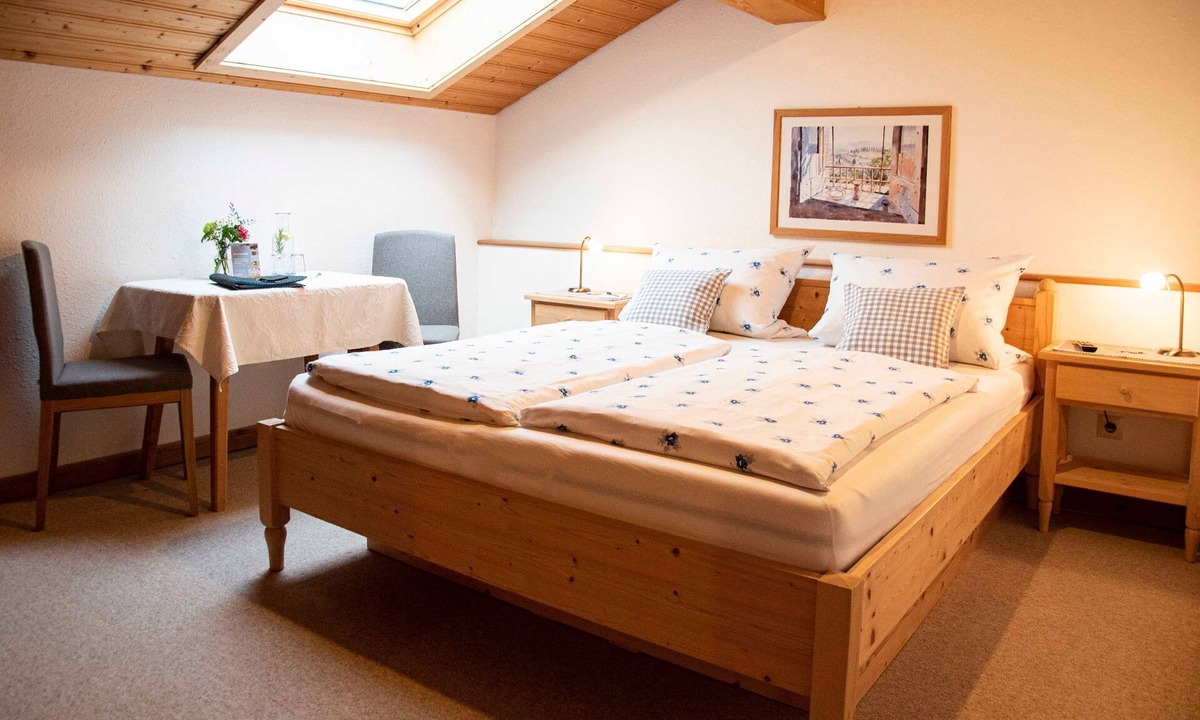 Bad Wiessee House | Double room no. 7 - Moonlight room - Moarhof Guesthouse