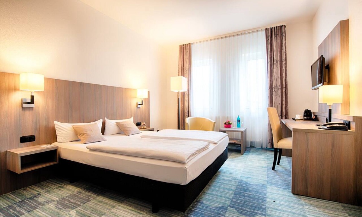 Ruhrpark Hotel | Double Room Retreat | Restaurant & Garden | Near Starlight Express Theater