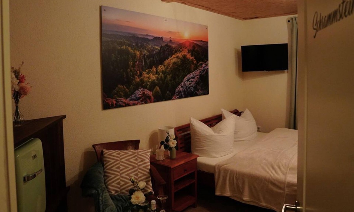 Gersdorf Bed & Breakfast | Double room SCHRAMMSTEINE - WITHOUT breakfast - - Pension Zum historischen