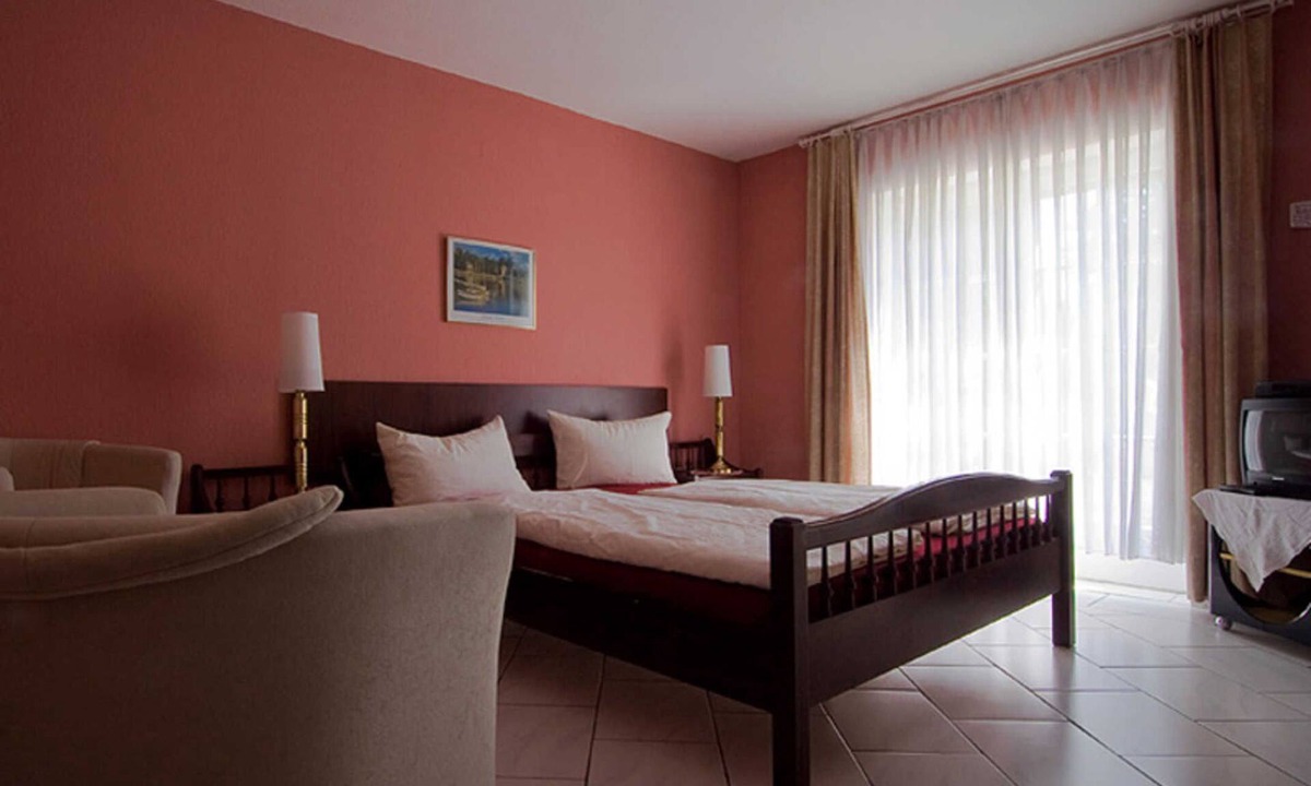 Kippenheim Bed & Breakfast | Double room with shower and toilet - Bed & Breakfast in Kippenheim R. Müller