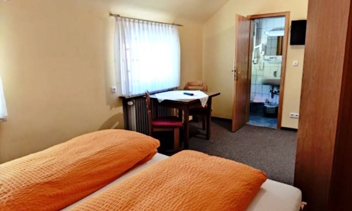 Beerfelden Bed & Breakfast | Double room without balcony 03 - Gasthaus Zum Pälterwald